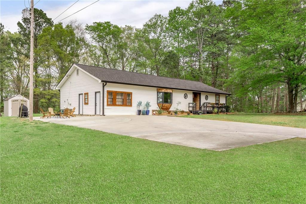 5699 Center Hill Church Rd., Loganville, GA 30052