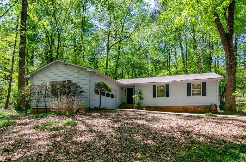 3016 Cardinal Lake Cir., Duluth, GA 30096