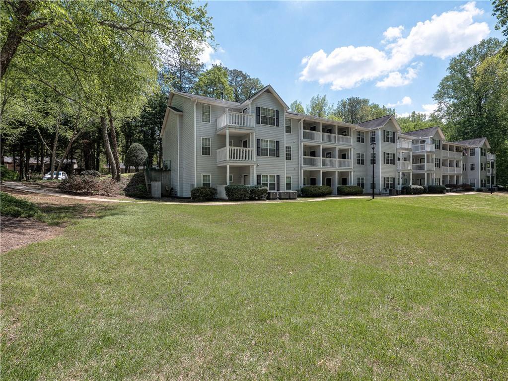 226 Streamside Dr., Roswell, GA 30076