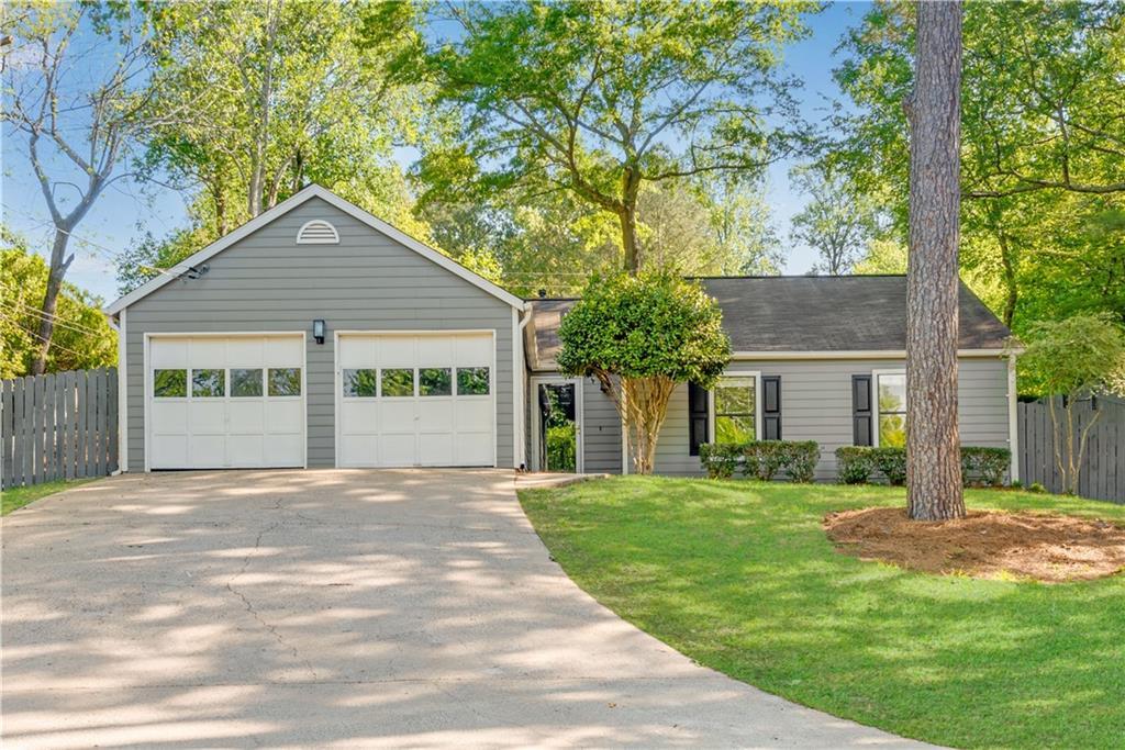 817 Riverstone Ln., Woodstock, GA 30188
