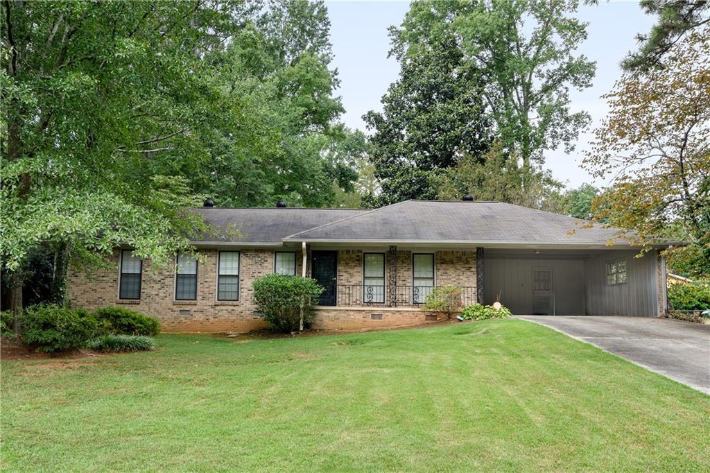 649 Rollingwood Dr., Stone Mountain, GA 30087