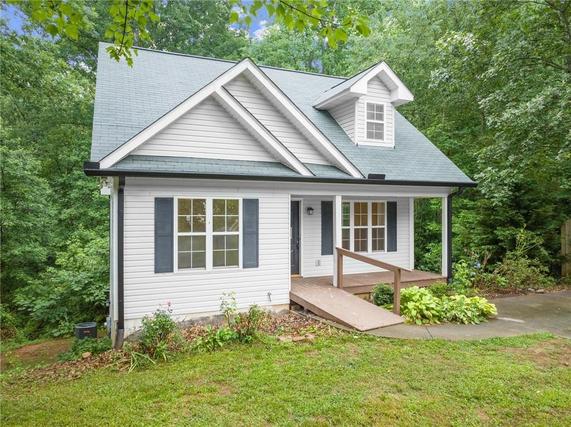 New Homes with Master Bedrooms on the 1st Floor in Cornelia: July 20th to July 26th