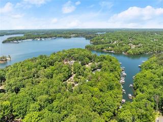 6137 White Oak Dr., Flowery Branch, GA 30542