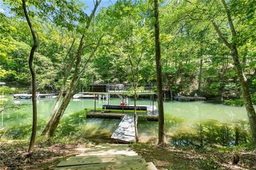 6137 White Oak Dr., Flowery Branch, GA 30542