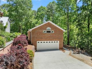 6137 White Oak Dr., Flowery Branch, GA 30542