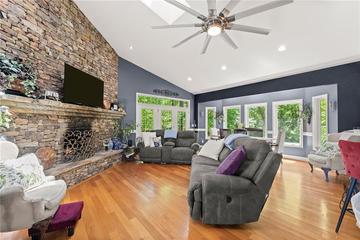 6137 White Oak Dr., Flowery Branch, GA 30542