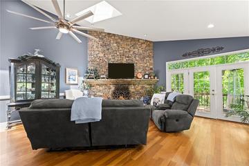 6137 White Oak Dr., Flowery Branch, GA 30542