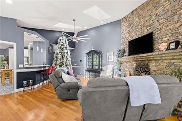 6137 White Oak Dr., Flowery Branch, GA 30542