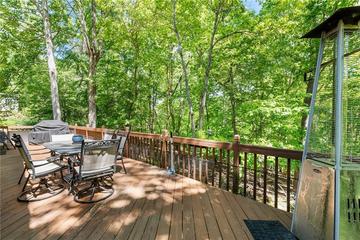 6137 White Oak Dr., Flowery Branch, GA 30542