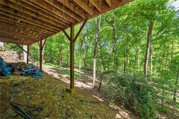 6137 White Oak Dr., Flowery Branch, GA 30542