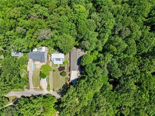 6137 White Oak Dr., Flowery Branch, GA 30542