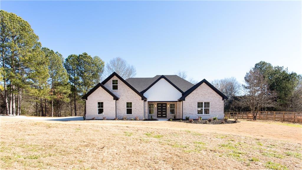 4072 Donna Ln., Loganville, GA 30052