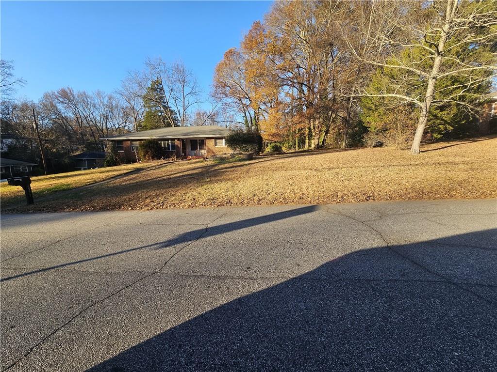 2277 Edgemore Dr., Atlanta, GA 30316
