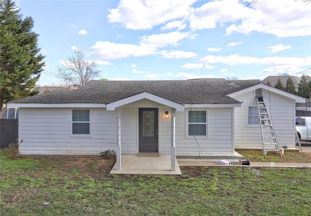 840 Forrest St., Roswell, GA 30075