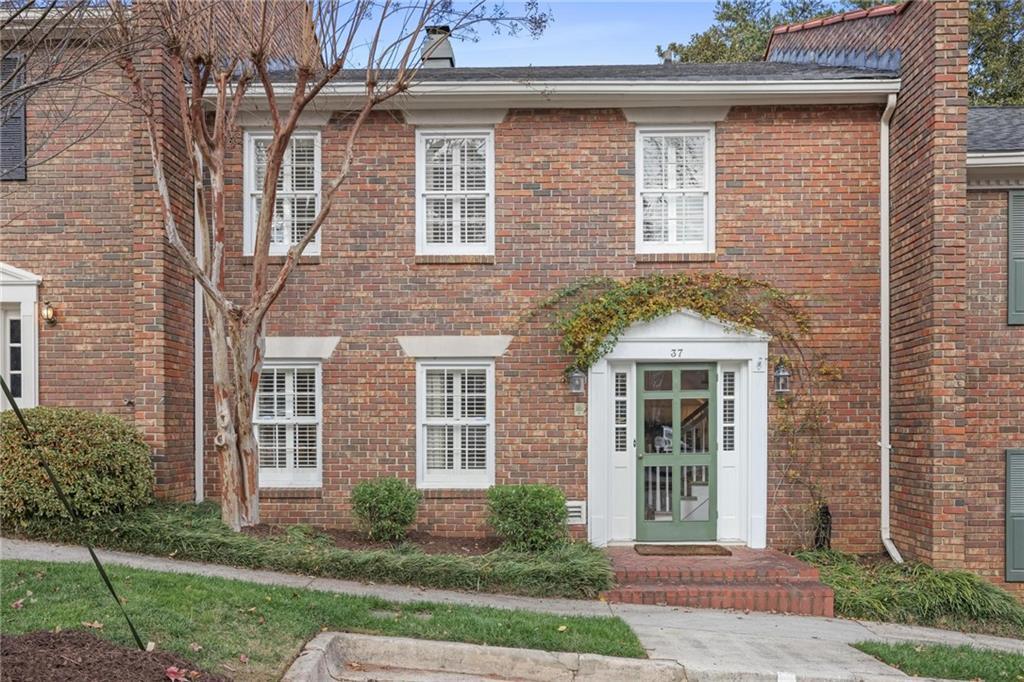 37 Old Ivy Sq., Atlanta, GA 30342