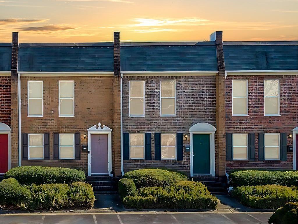 245 Winding River Dr. #E, Atlanta, GA 30350