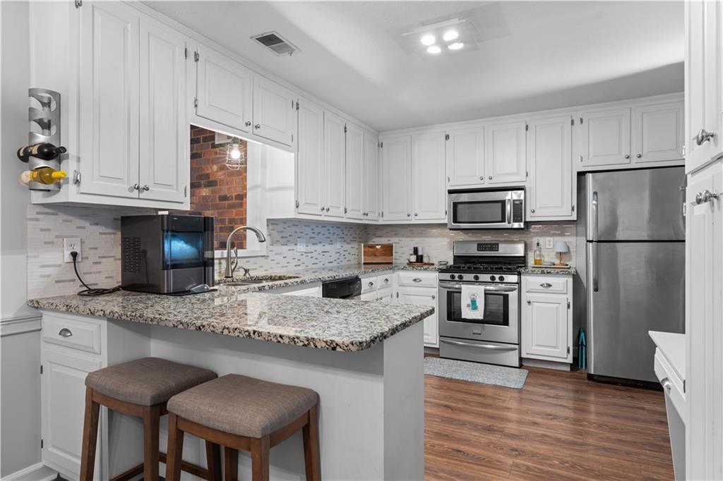 7202 Saint Charles Sq. #F4, Roswell, GA 30075