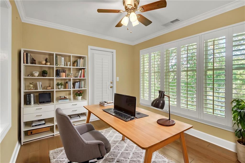 900 Camden Ct., Atlanta, GA 30327