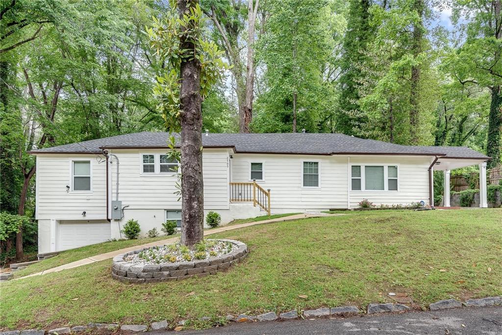 2705 Baker Ridge Dr., Atlanta, GA 30318