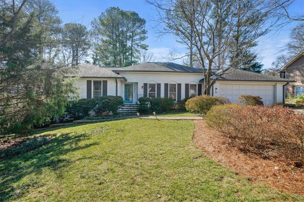 450 Knoll Woods Dr., Roswell, GA 30075
