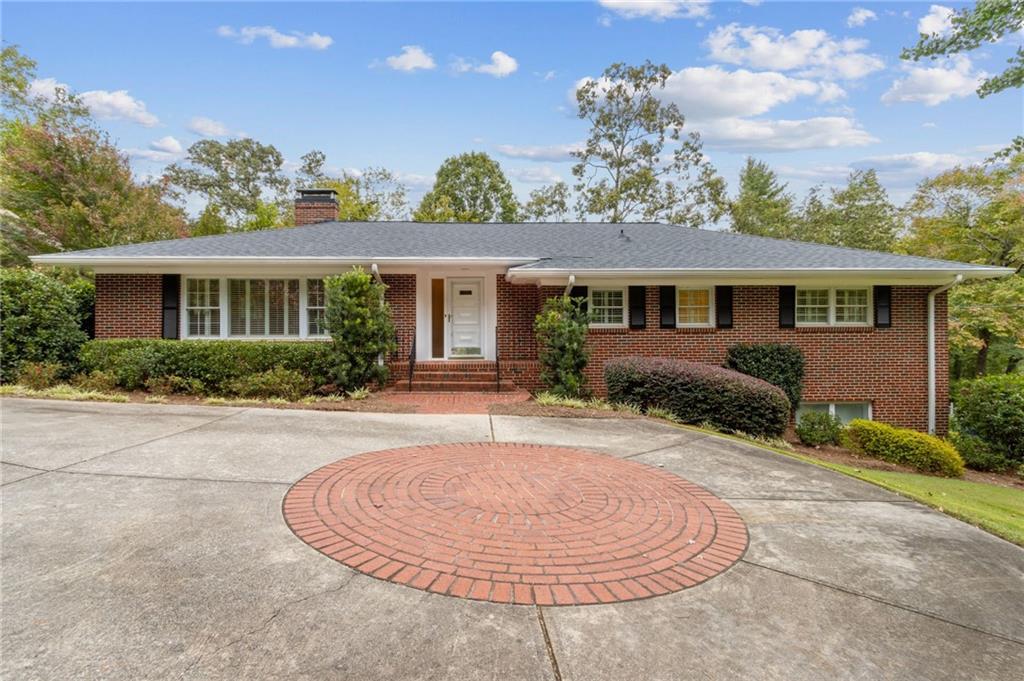 910 Glenwood Dr., Gainesville, GA 30501