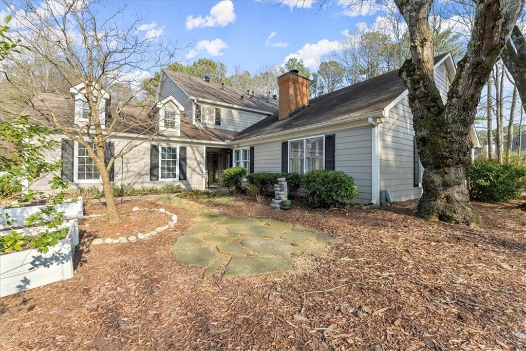 154 Great Oaks Ln., Roswell, GA 30075