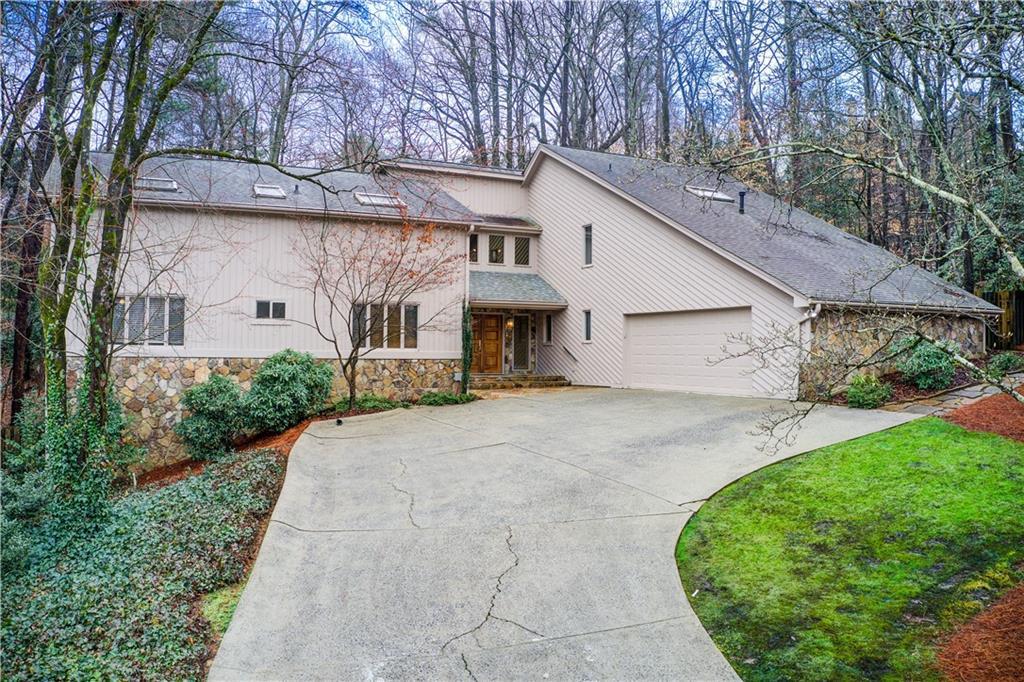 925 Ivy Falls Dr., Atlanta, GA 30328