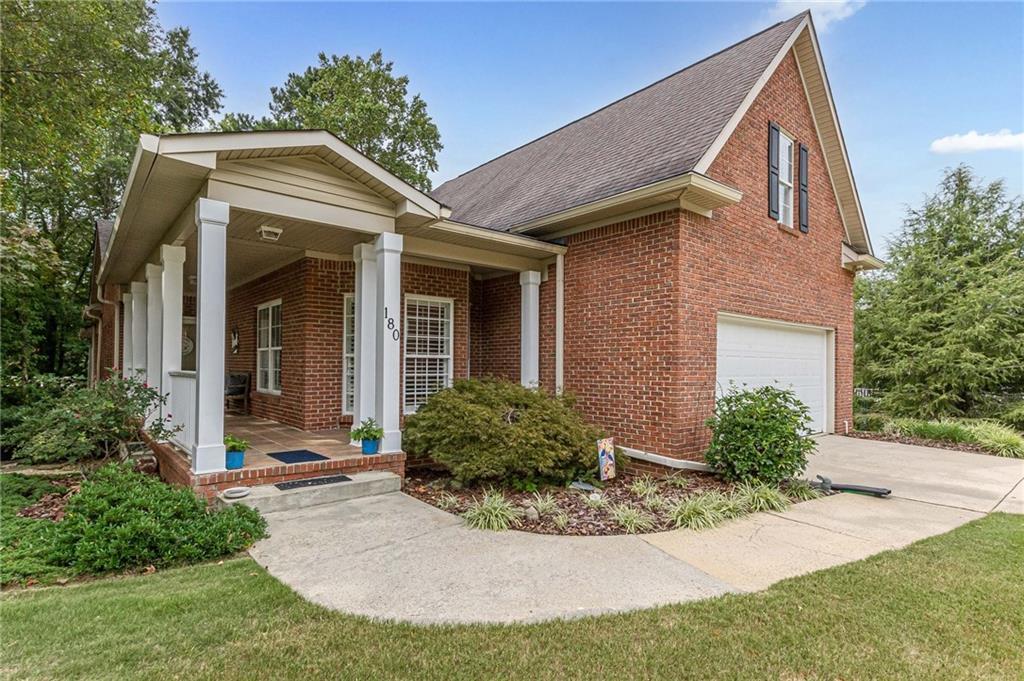 180 Winecoff Dr., Fayetteville, GA 30214
