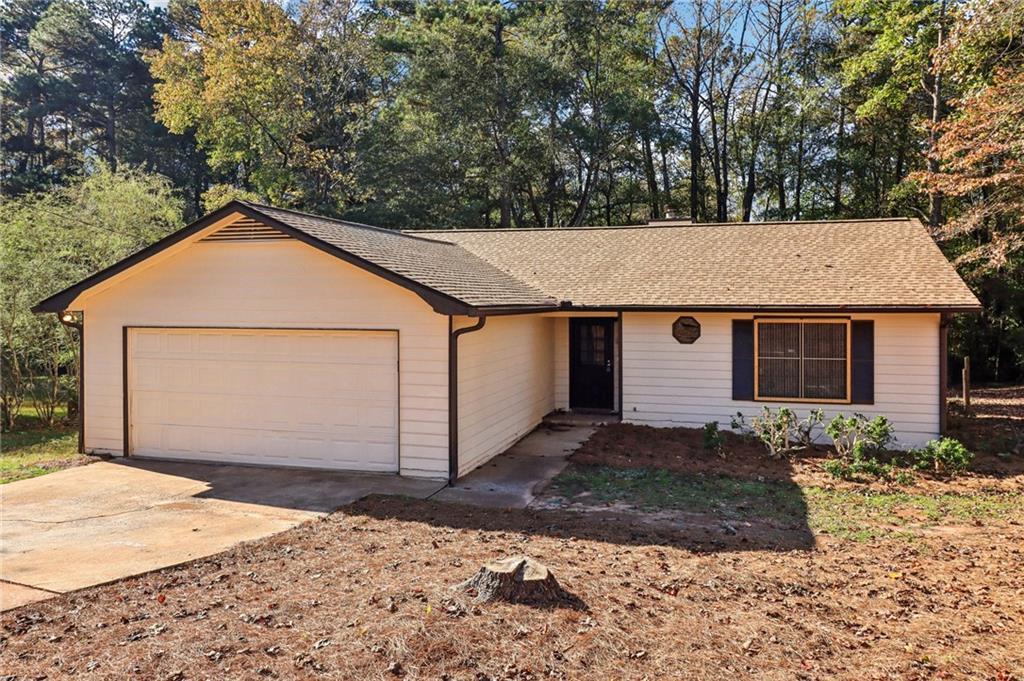 8673 Collins Dr., Jonesboro, GA 30236