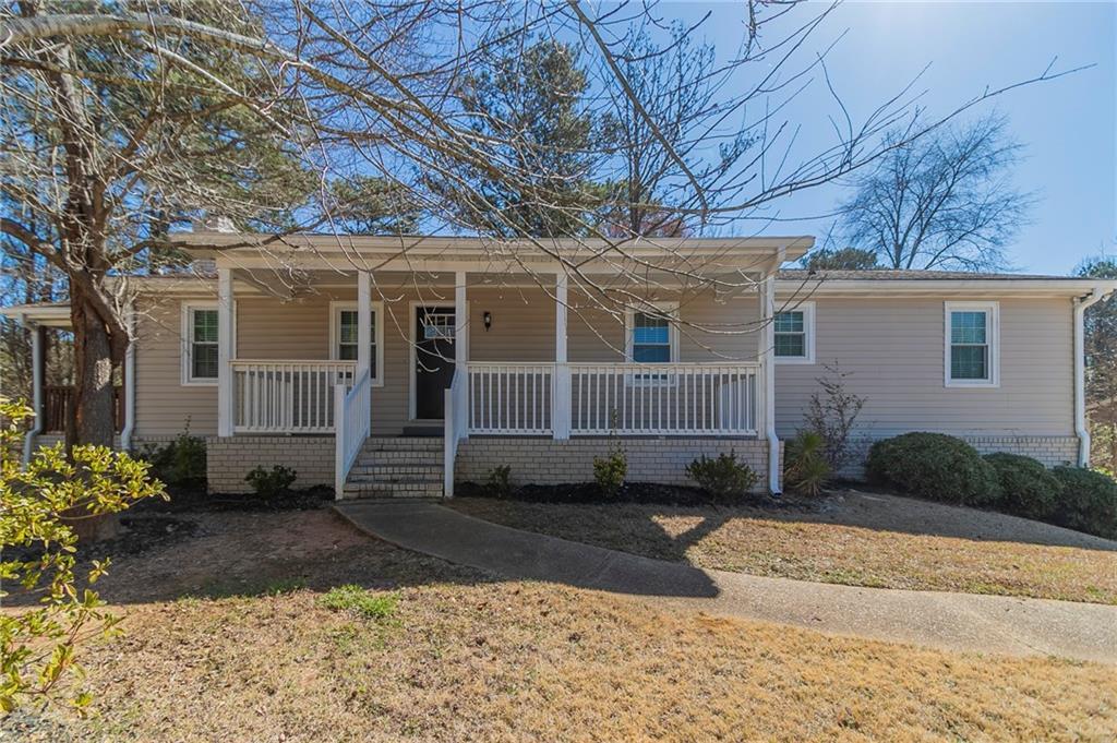 5498 Balmoral Dr., Douglasville, GA 30135
