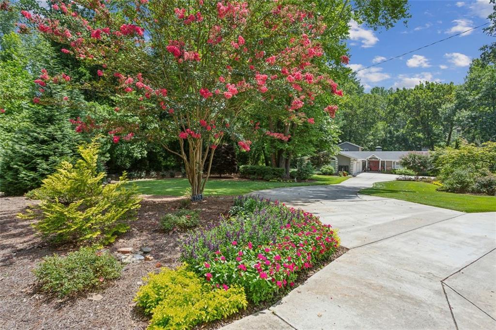 750 Crest Valley Dr., Sandy Springs, GA 30327
