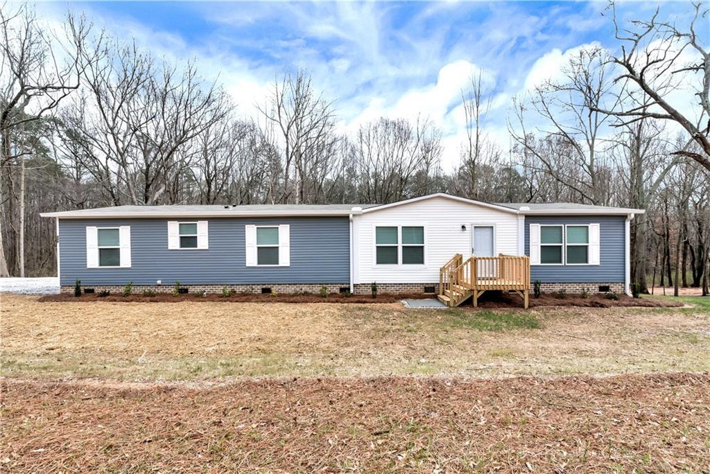 888 Hickory Flat Rd., Gillsville, GA 30543