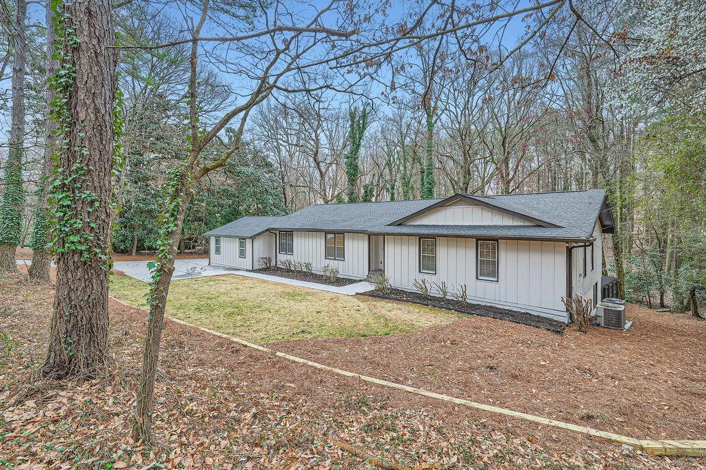 1555 Sunnybrook Farm Rd., Atlanta, GA 30350