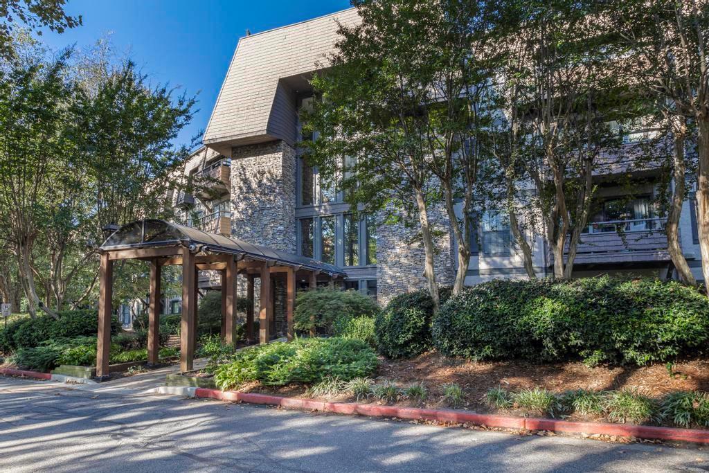 1303 Highland Bluff Dr. #303, Atlanta, GA 30339