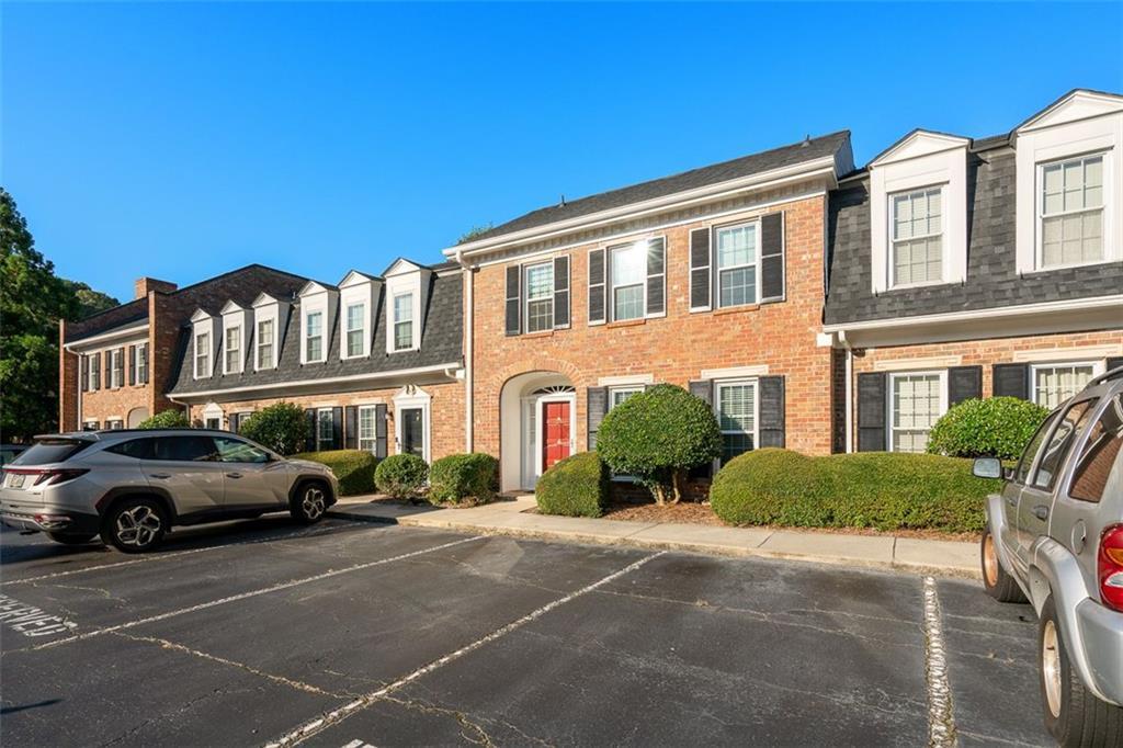 4 Kings Tavern Pl., Atlanta, GA 30318