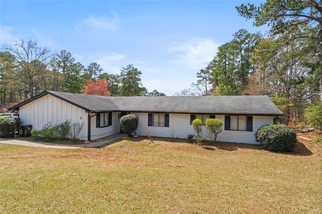 8223 & 8225 Glenwoods Dr., Riverdale, GA 30274