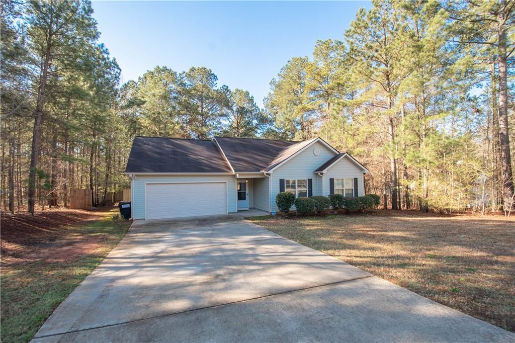 104 Park View Dr., Grantville, GA 30220