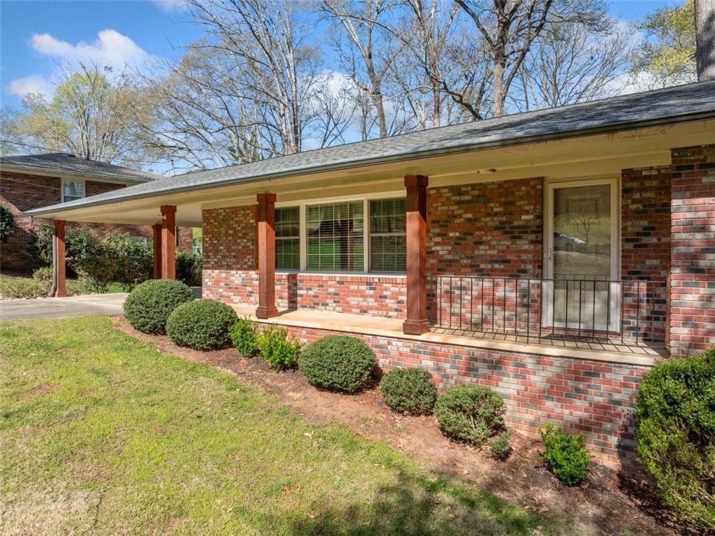1505 Robinhood Tr., Gainesville, GA 30501