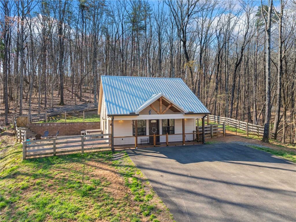 415 Woods Rd., Talking Rock, GA 30175