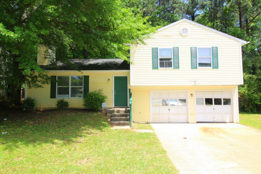 2238 Scarbrough Dr., Stone Mountain, GA 30088