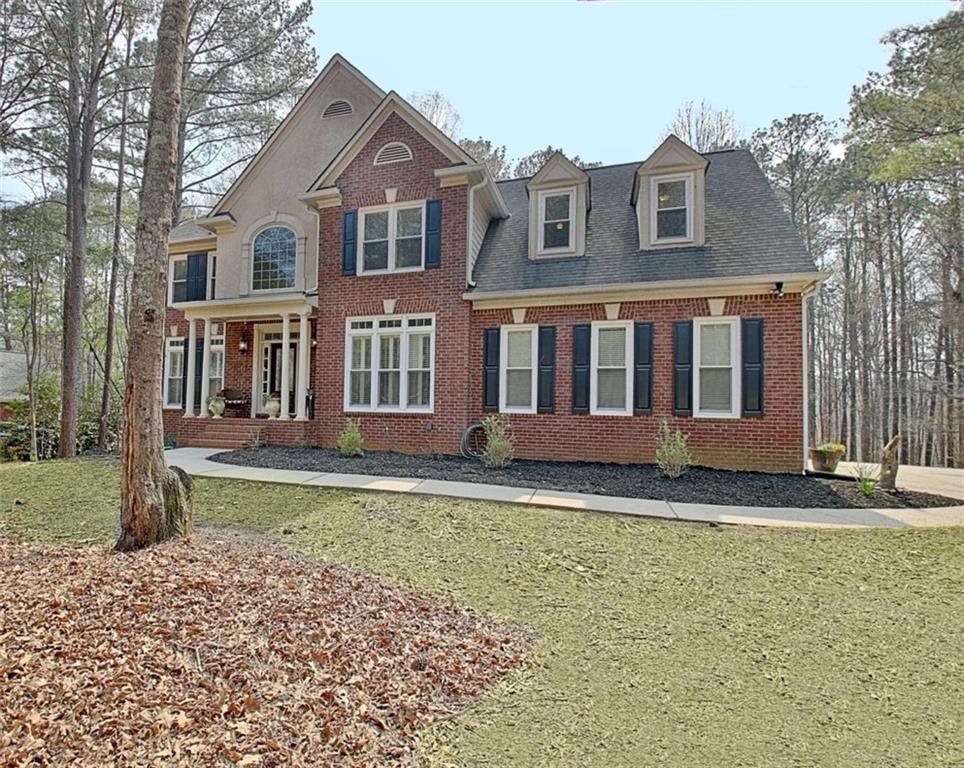 155 Woodcreek Ln., Fayetteville, GA 30215