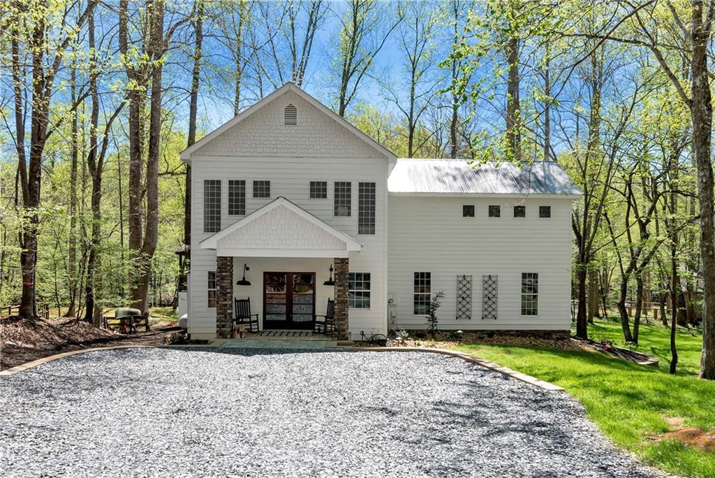 1040 Golden Ave., Dahlonega, GA 30533