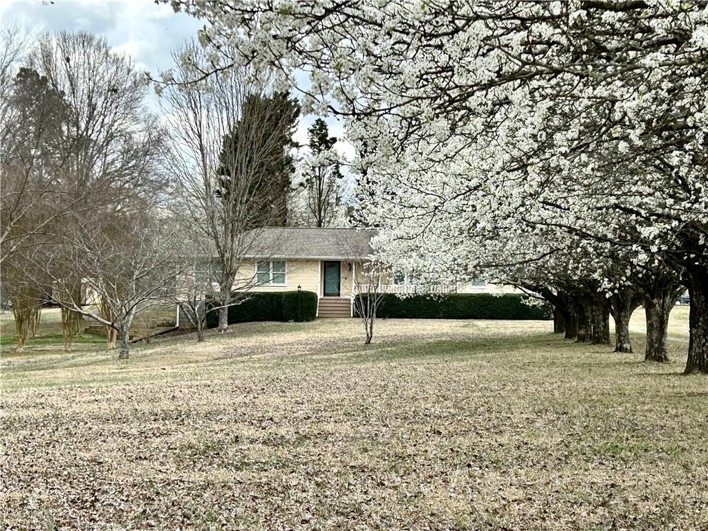 5791 Warren Farm Rd., Powder Springs, GA 30127