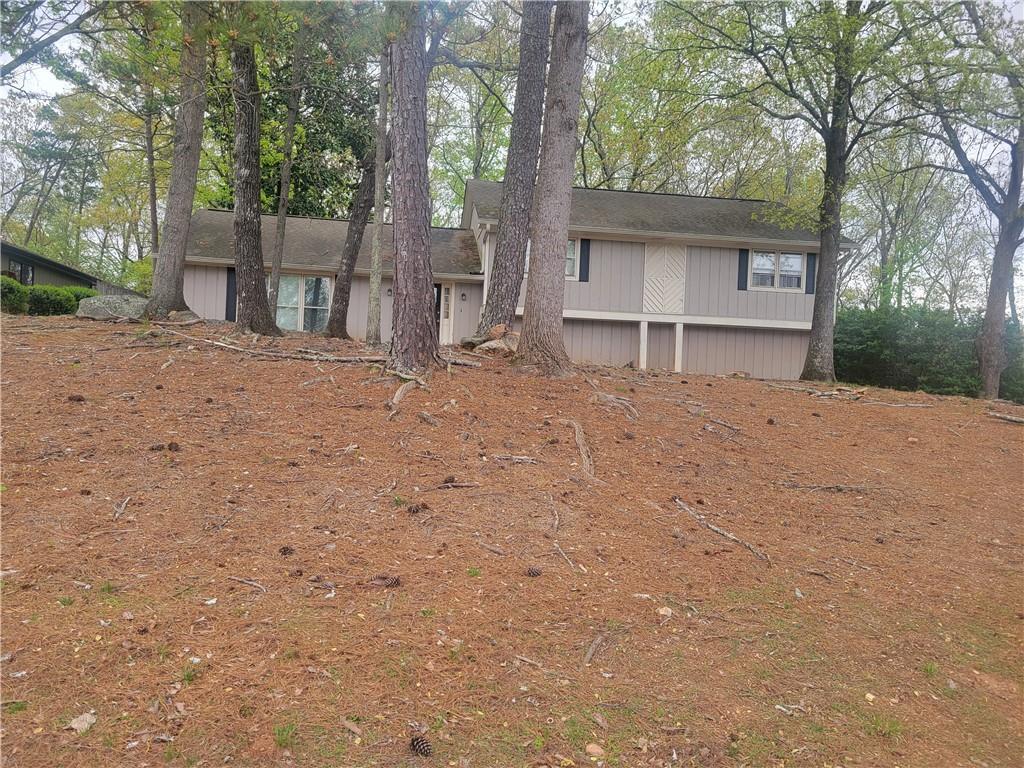 5251 Greenpoint Dr., Stone Mountain, GA 30088