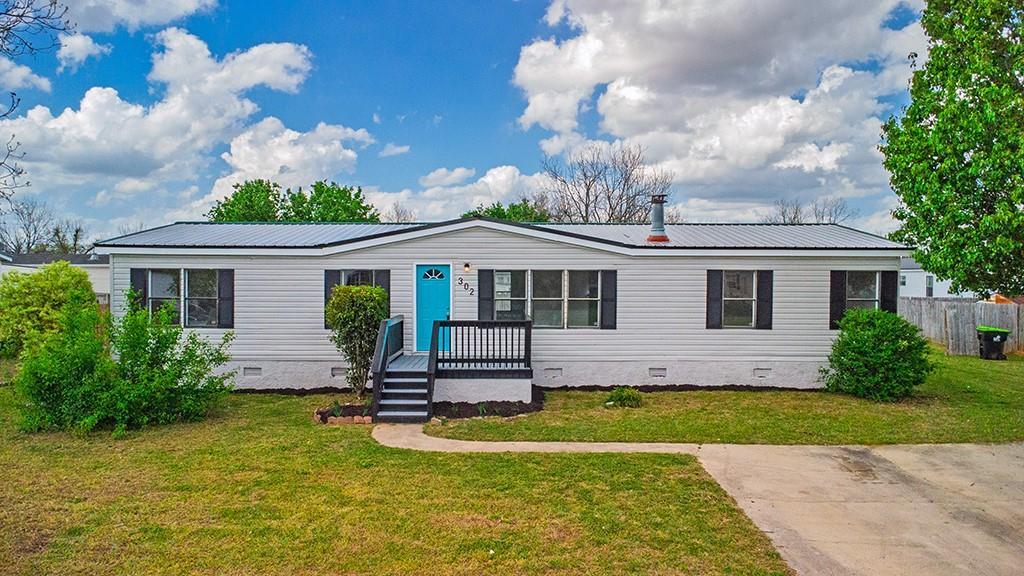 302 Arrlington Bend, Byron, GA 31008