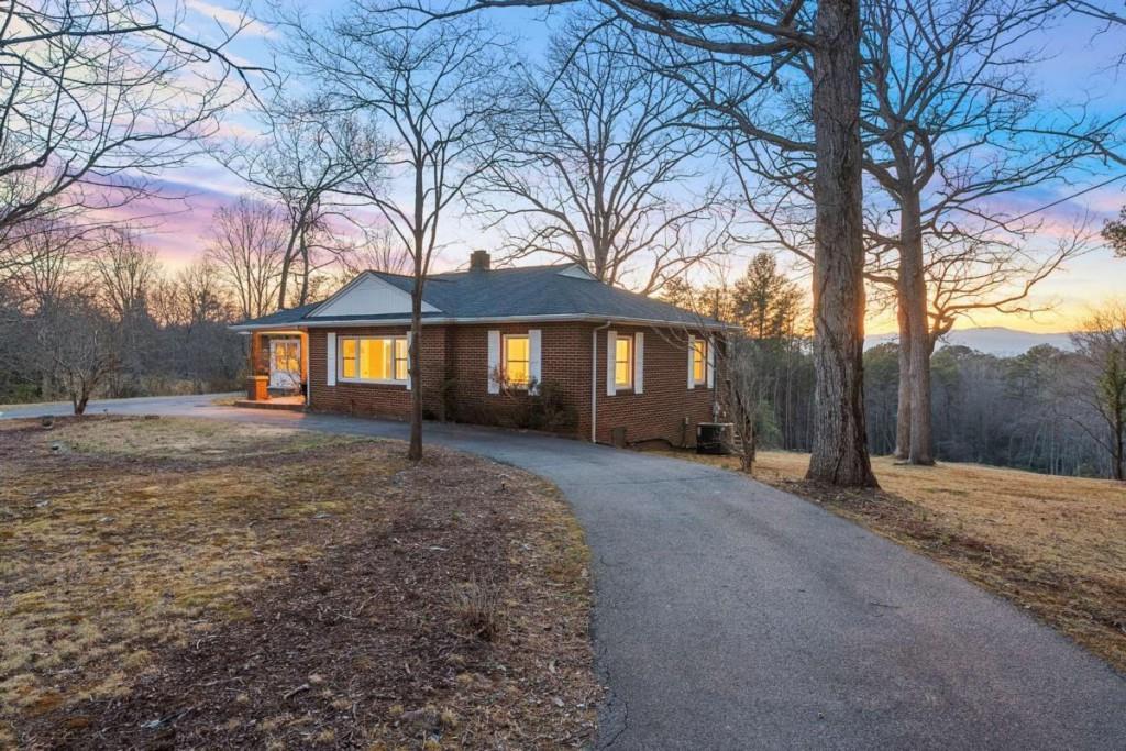 340 Lavista Dr., Blue Ridge, GA 30513