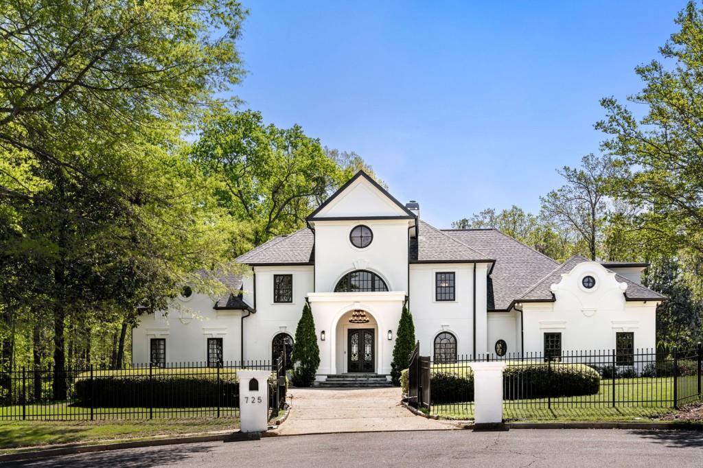 725 Riley Pl., Atlanta, GA 30327