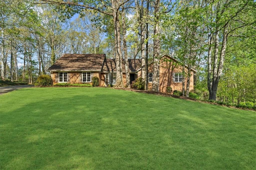 11815 Mountain Laurel Dr., Roswell, GA 30075
