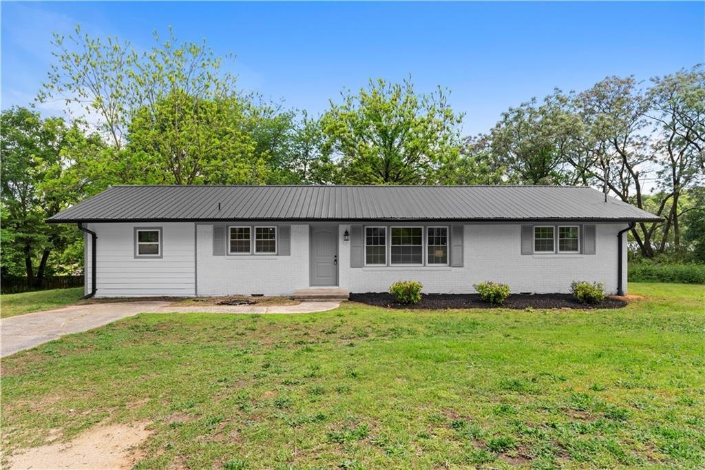 2632 Oak Valley Rd., Toccoa, GA 30577