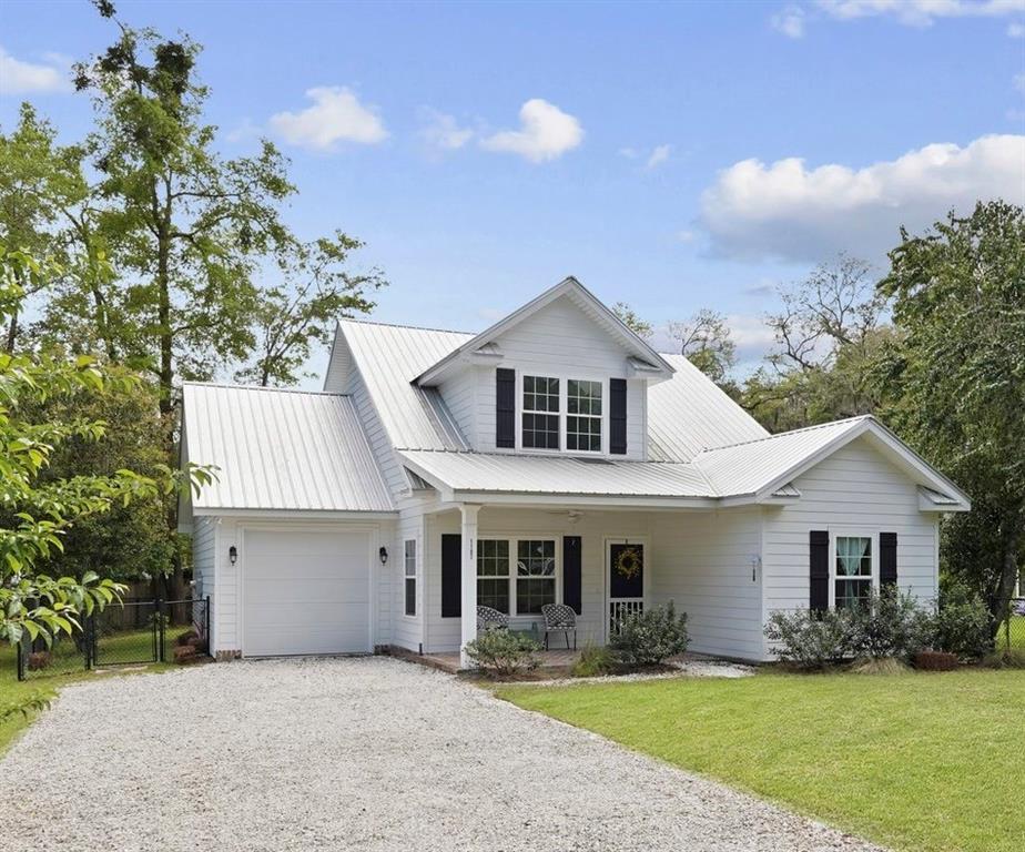1107 Wayne St., Darien, GA 31305